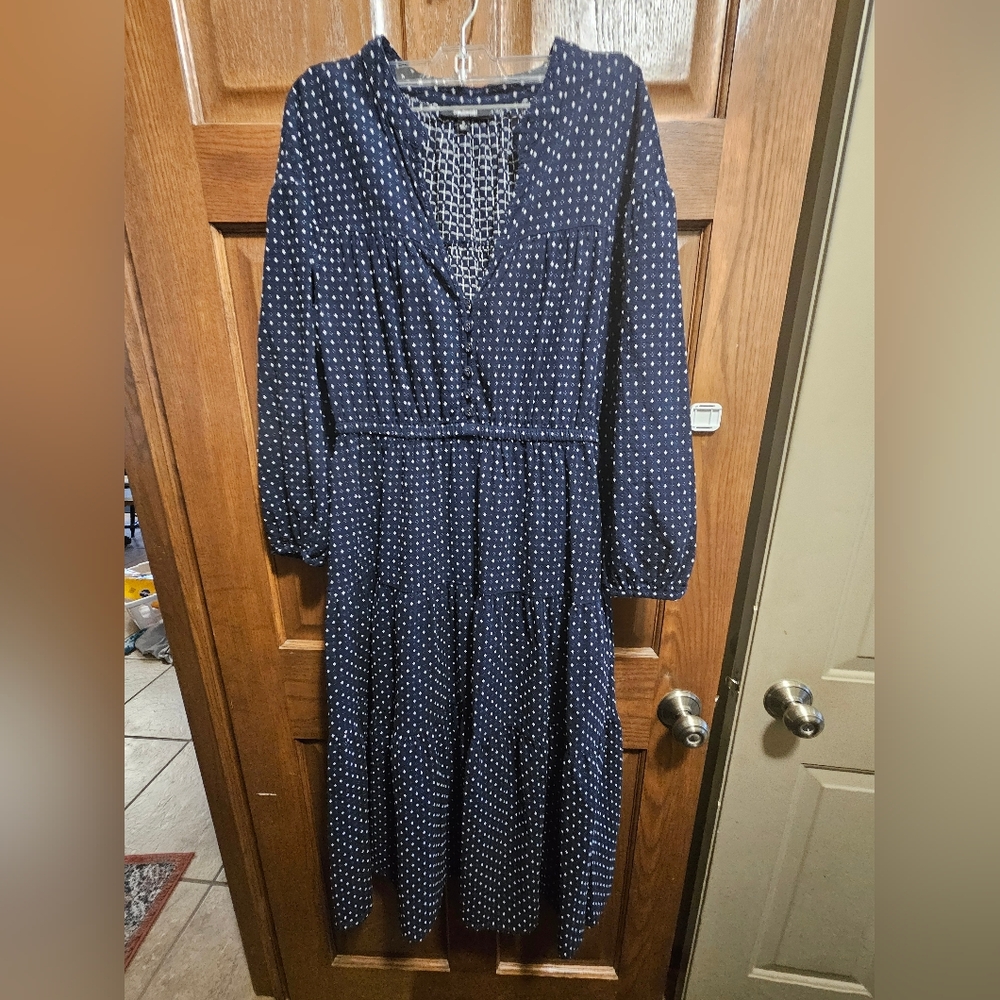 Dobby Tiered V-Neck Midi Dress - Picture 12 of 15